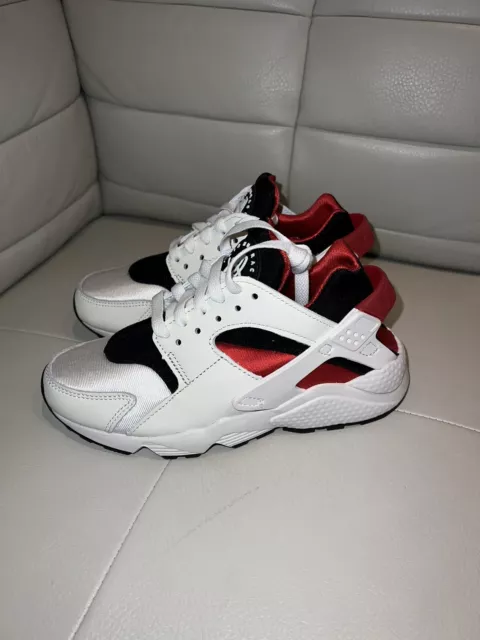 Women Nike air huarache summit white size 5.5