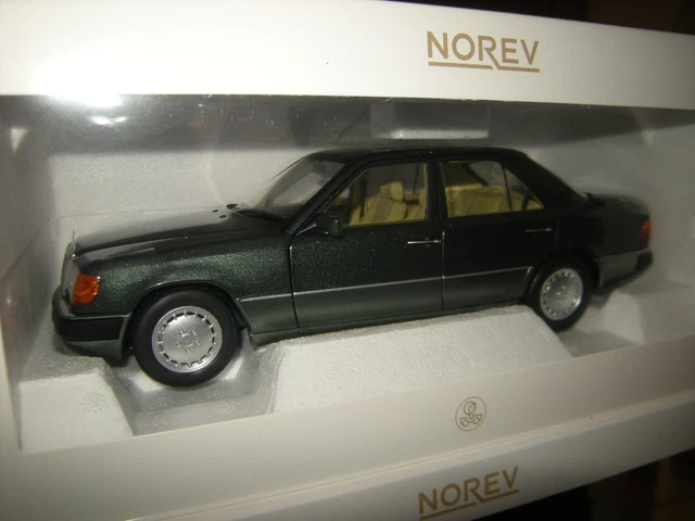 1990 Mercedes-Benz 230 E Night Green Metallic with Green Interior 1/18