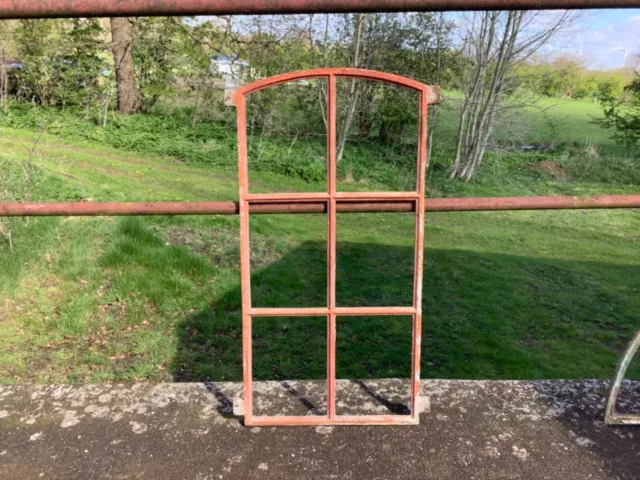 Antikes Stallfenster aus Gusseisen, Rundbogen, Gussfenster,  91cm x 46cm