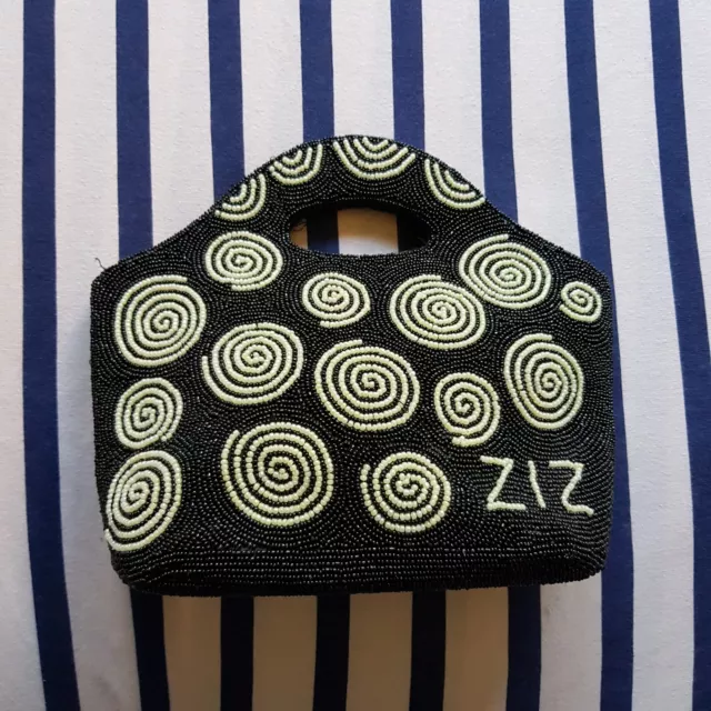 Süße kleine Handtasche, Ziz, 27x25 cm, schwarz / weiss - ganz mit Perlen besetzt