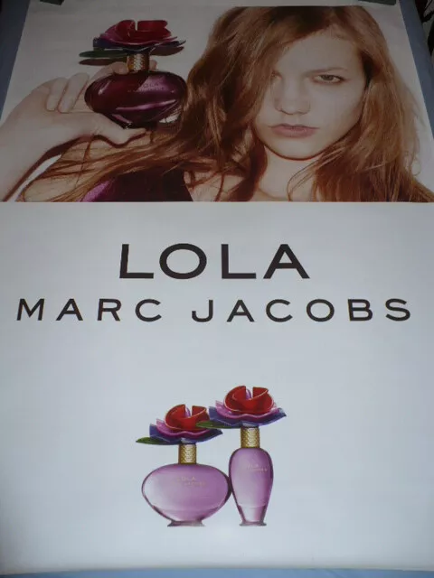 AFFICHE POSTER GEANT  MARC JACOBS  " LOLA "  2010     180x120    TBE   NON PLIEE