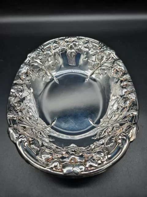 Lunt Silverplate M-45 Repousse Floral Oval Serving Bowl 10.5"