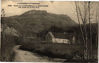 CPA L'Auvergne Route de La BOURBOULE au MONT-DORE Vue prise sur Puy... (221412)