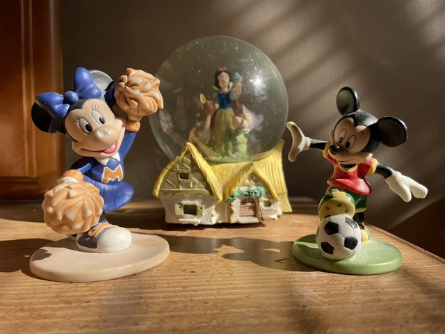 Disney Snow globe , Mickey, Minnie Figurines