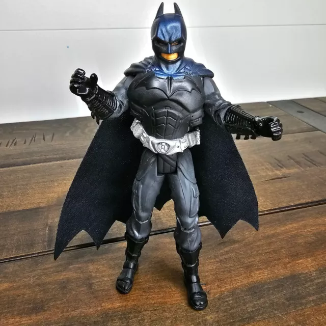 Batman Begins Dual Blade Batman Action Figure Bruce Wayne Cape Mattel 5.5"  2005