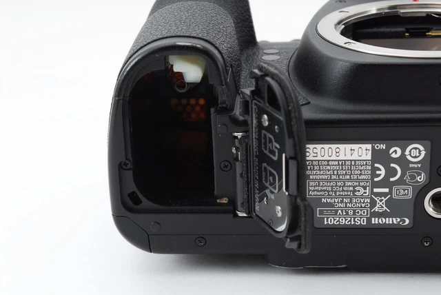 Near MINT in Box Canon EOS 5D Mark II 21.1 MP DSLR Camera 1328 shots From Japan 10