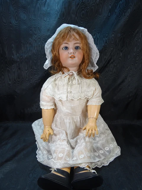 Ancienne poupée porcelaine  tête  et corps signées Jumeau DEP /sfbj / T 12