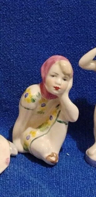 Ragazza russa dell'URSS in un velo Figurina di porcellana ucraina del bambino