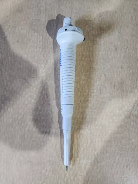 Eppendorf Reference 0.5-10uL Single Channel Manual Pipette