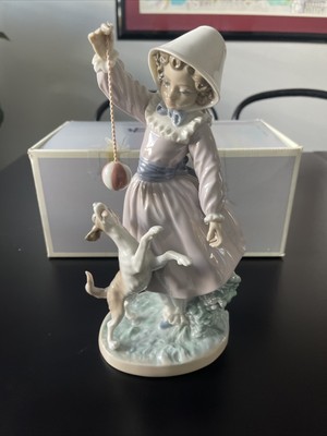 LLADRO Figurine Teasing The Dog Girl with Ball # 5078 Salvador Furio DAISA 1979