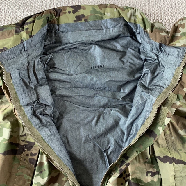 Extreme Cold/Wet Weather (Gen 3) Layer 6 OCP Jacket, Size Medium Long, EUC Hood 3