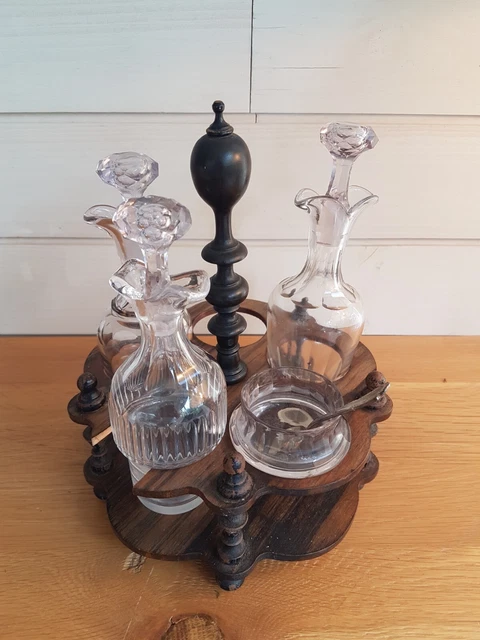 Porte- huilier et vinaigrier en argen... | Arts de la table : enchères