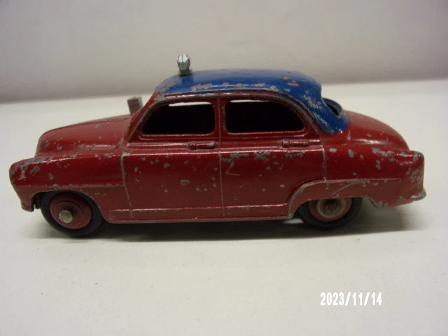 DINKY TOYS FRANCE 24 UT SIMCA ARONDE TAXI OCCASION BON ETAT D ORIGINE ET DE JEU