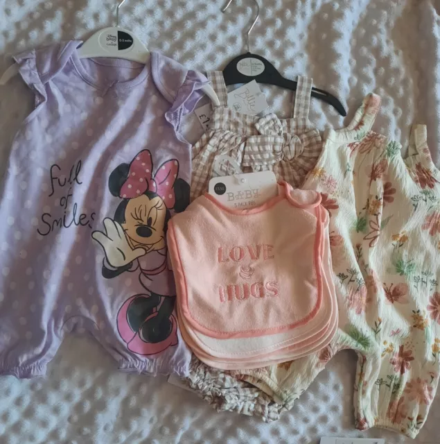 Pacchetto vacanze per bambine 2 x tuffole + abito con pantaloni più Pk di 5 bavaglini 0-3