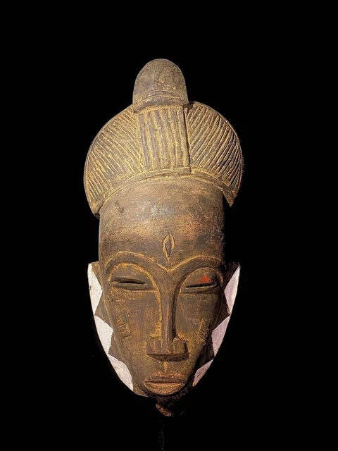 Maschera africana antica intagliata a mano in legno da parete con...