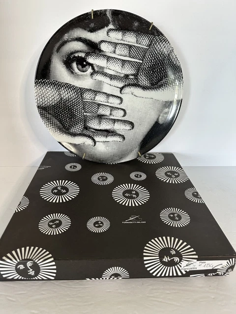 FORNASETTI MILANO Tema E Variazioni Black White Plate #154 Italy 10.25” with Box FORNASETTI MILANO Tema E Variazioni Black White Plate #154 Italy 10.25” with Box