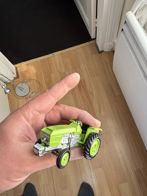 AU JOUET PARISIEN: Norev Modèle n° 117 Renault Tracteur R86