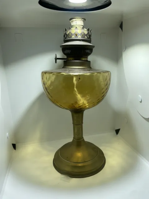 Ancienne Lampe à Pétrole avec réservoir en Verre Ambré et mèche