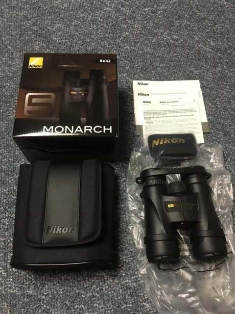 Binoculares Nikon Monarch 5 8x42 WP ED modelo M511 - totalmente nuevos en caja