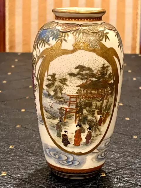 Beautiful Antique Japanese Hand Painted Satsuma Flower Vase 4.75"H