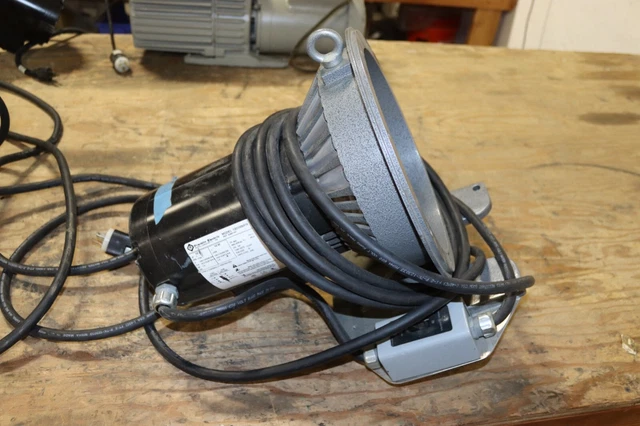 Varian Tri-Scroll Dry Vacuum Pump PTS03003230VPI Varian Tri-Scroll Dry Vacuum Pump PTS03003230VPI