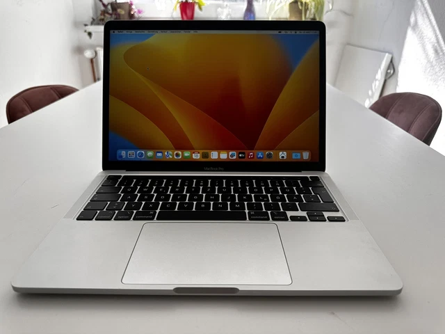 MacBook Pro 2020 13“  (512GB SSD, Intel Core i5 10.Gen, 2,0Ghz, 16GB)