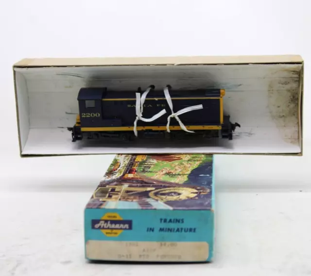 Athearn HO Scale 3701 Santa Fe S-12 RTR VTG Powered Diesel Locomotive NOS