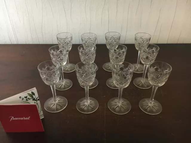 12 verres à liqueur en cristal de Baccarat (prix à la pièce)