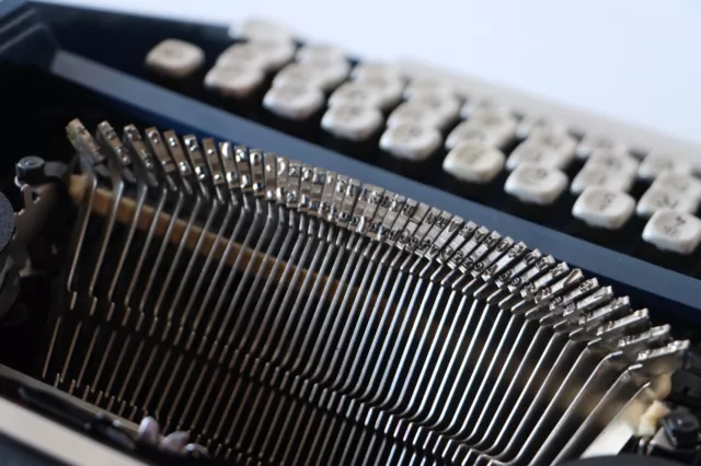 BLUE Remington Sperry Rand Typewriter with original hard case