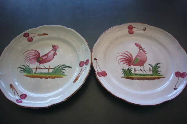 495-922 - PAIRE ASSIETTES EN  FAIENCE DES ISLETTES  XIXème  " COQ  AUX CERISES"