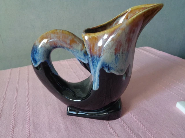 Pichet, carafe ou vase à rayures jaunes et blanches
