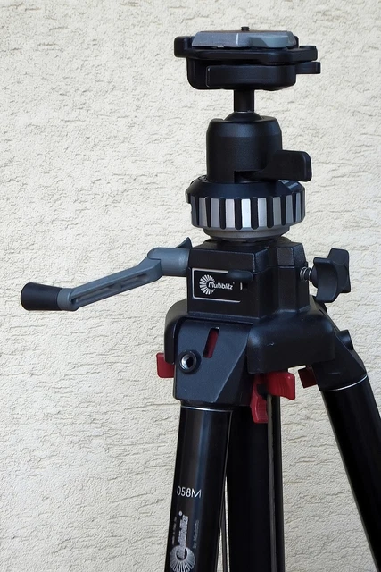 MANFROTTO 058B - Trépied Triaut Noir  + Rotule 168  -  PRO