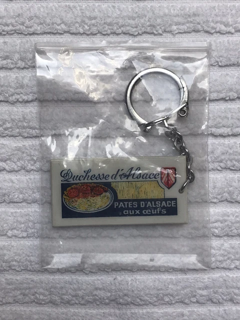 Ancien porte clé publicitaire Duchesse d’Alsace. Ets DEKA S.A. Strasbourg.
