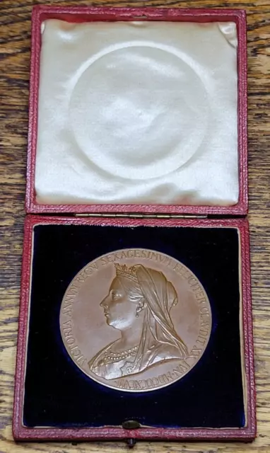 Queen Victoria Diamond Jubilee Bronze Medallion 1837-1897 w/original box