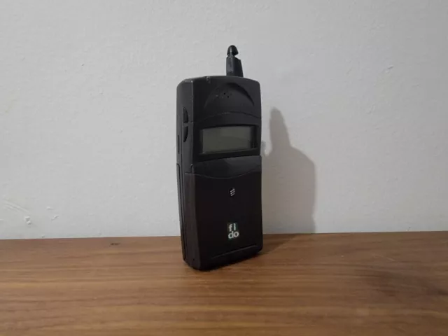 T18z Sony Ericsson Vintage Cellphone Untested