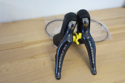 Shimano levier de frein/dérailleur Ultegra Di2 ST-R8150 droit 12 vite Shimano levier de frein/dérailleur Ultegra Di2 ST-R8150 droit 12 vite