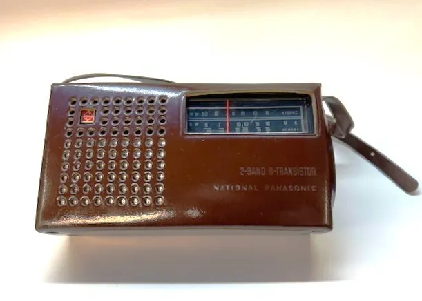 Vintage National Transistor Radio, 2 Band, 8 Transistor Model R-211 J
