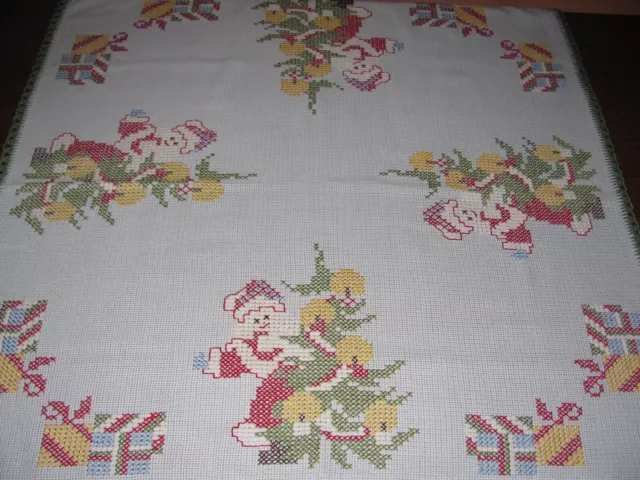 Schöne Weihnachtsdecke-Handarbeit-Stickerei-Weihnachtsmann-Häkelrand-Tischdecke