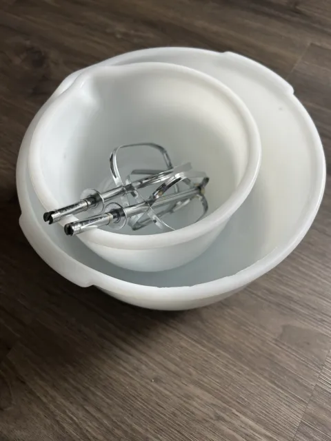 VTG  Glasbake Made for Sunbeam White Milk Glass  Mixing Bowls & Beaters #22, 10