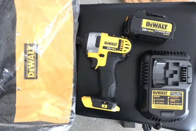 New Dewalt DCF 885 Drill Driver 20 V Max Lithium Ion Battery  And Charger &Case