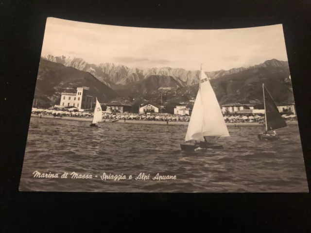 Cartolina Marina di Massa - La spiaggia e le Alpi Apuane - anni 60