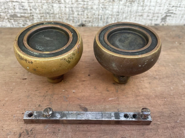 Antique Vintage Set Art Deco Brass Design Ornate Door Knobs w/ Spindle