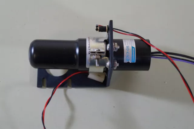 Hamamatsu R636-10 Photomultiplier Tube , 185-930 nm, + Hamamatsu E717-05 Socket