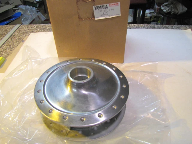 Hub Jante Avant Original Yamaha RD60 Année de Construction 73-74 296-25111-00-00