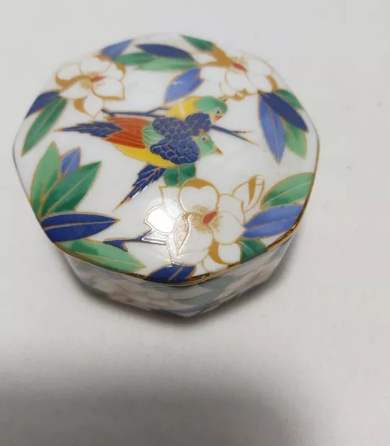 Vintage Japanese Satsuma Kutani porcelain hand painted trinket/Pill box Dia5cm