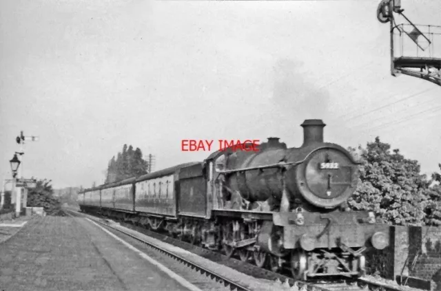 Photo  Gwr No 5932 Haydon Hall Entering Pangbourne 1951