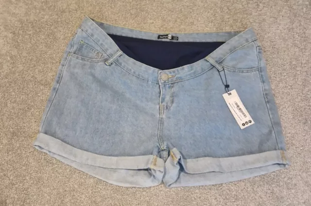 NEW WITH TAGS - BOOHOO BLUE Over The Bump Maternity Denim Shorts - Size 16