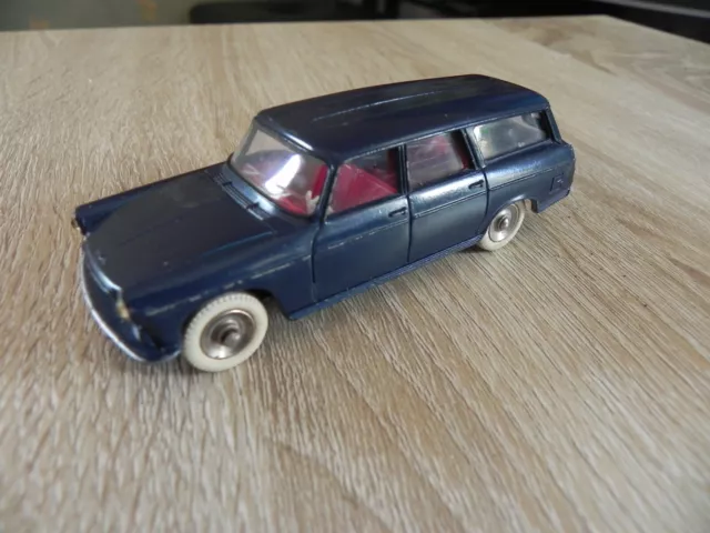 DINKY TOYS - Peugeot 404 break - Réf. 525 - Vitrée - Bleu marine - jante concave