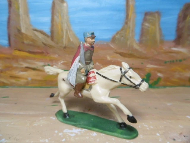Starlux - Nordistes - Série ordinaire - Cavalier Officier revolver cheval gris tête droite (réf CN2