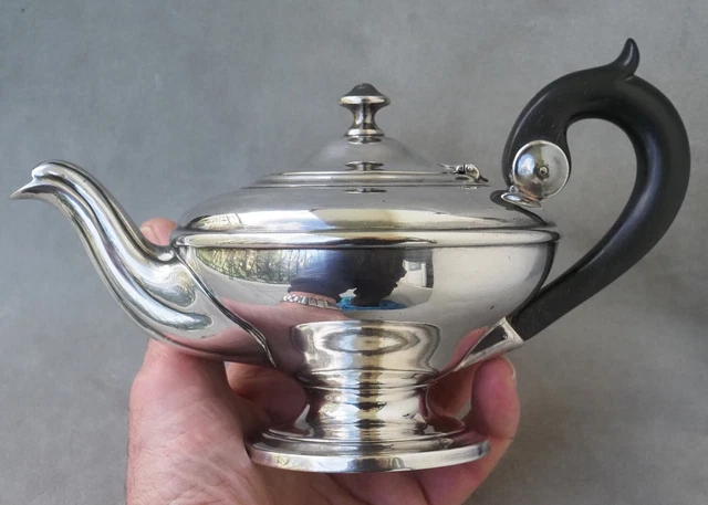 Théière ancienne en métal argenté du XIXe siècle - France